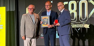 Pruszcz Gdański wyróżniony za rozwój koszykówki. Burmistrz J. Wróbel odebrał medal