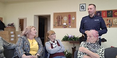 Cedry Wielkie: Policjanci i seniorzy rozmawiali o...-22256