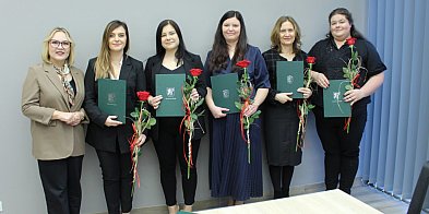 Wójt W. Chmielowiec wręczyła akty nadania stopnia...-23382