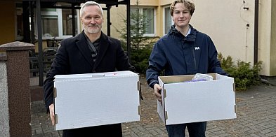 Poseł Jarosław Wałęsa z darami dla podopiecznych...-23370