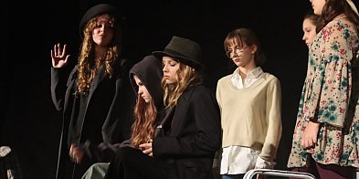 „Gra na czas” – młodzi aktorzy zachwycili publiczność-23415