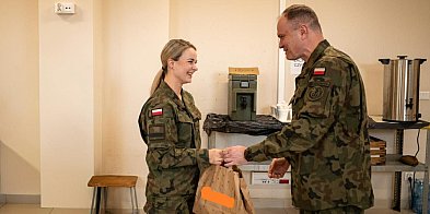 Dowódca 7PBOT odwiedził żołnierzy pełniących służbę...