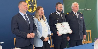Nowa odzież ochronna dla strażaków z Cedrów Wielkich i