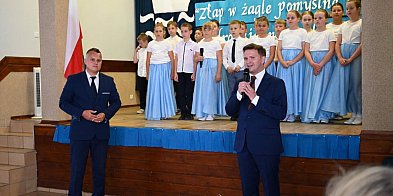 Szkolne dzwonki umilkły. W gminie Pszczółki...