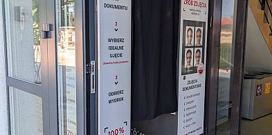 Cedry W.: Fotokabina stanęła w urzędzie. Mieszkańcy...