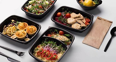 Opakowania do zgrzewu – kiedy warto wdrożyć je w gastronomii?