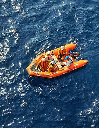 Co to jest EPIRB? Jak działa radiopława ratunkowa?