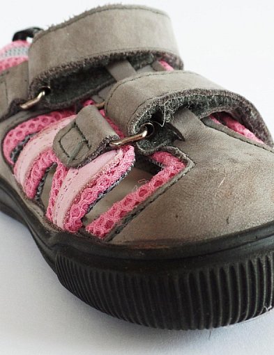 Jak wybrać idealne sandałki dla dziecka na lato?