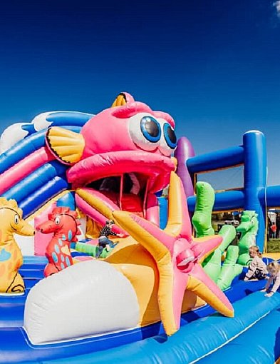 Letnia Giga Frajda w Pruszczu Gdańskim – dmuchane atrakcje i konkurs!