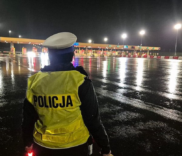 Policja podsumowuje weekend: ponad 600 kontroli i liczne wykroczenia-22739