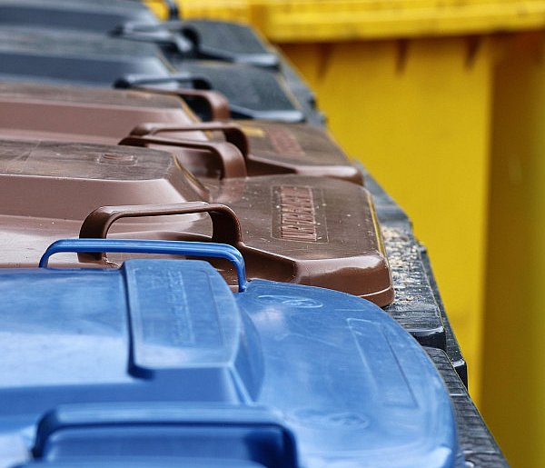 Fioletowe worki na odpady. Oto, co powinno tam trafiać-23987