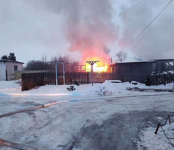 Gm. Pszczółki: Pożar garażu w Różynach