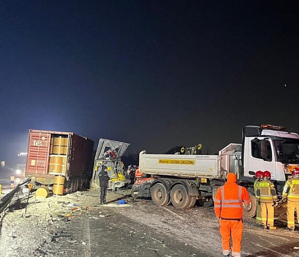 Nietrzeźwy kierowca ciężarówki i kierowca z zakazem – policja interweniuje na S6