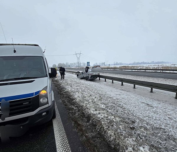 Zderzenie na trasie S7 w Cedrach Małych. Strażacy, ratownicy i policja na miejscu