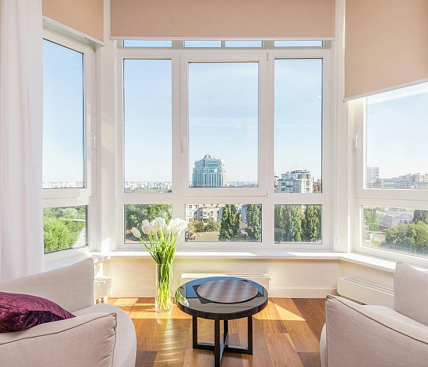 Jak dobrać firany do salonu? Praktyczny poradnik