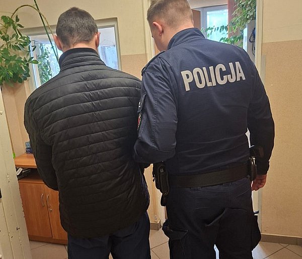 Nerwowe zachowanie zdradziło kierowcę. Miał narkotyki i nie miał prawa jazdy