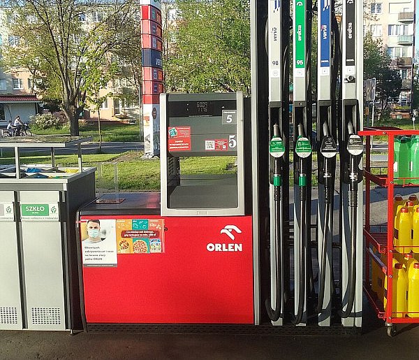 Premier Tusk ogłosił decyzję ws. cen paliw. Kierowcy mogą mocno odetchnąć