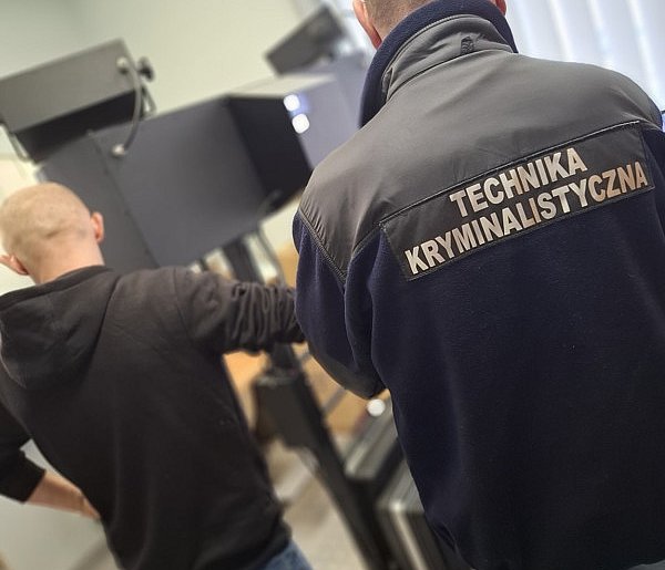 Poszukiwany, na zakazie i pod wpływem narkotyków. Zatrzymanie na autostradzie A1