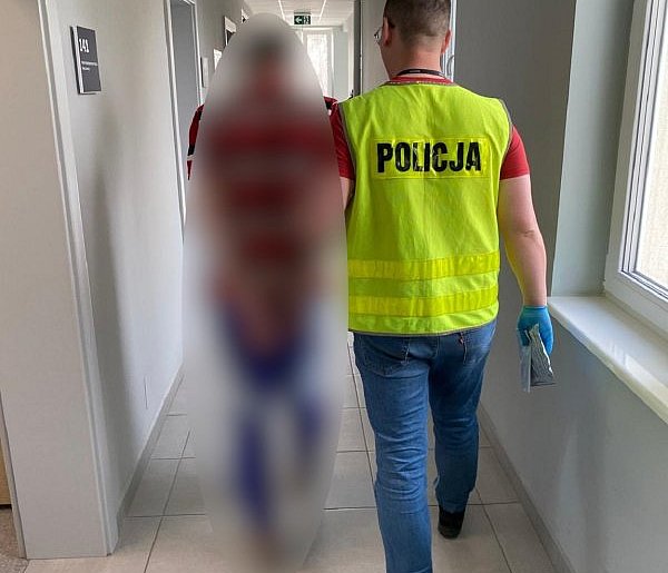 Zatrzymania w Pruszczu Gd. – ojciec i dwóch synów w rękach policji