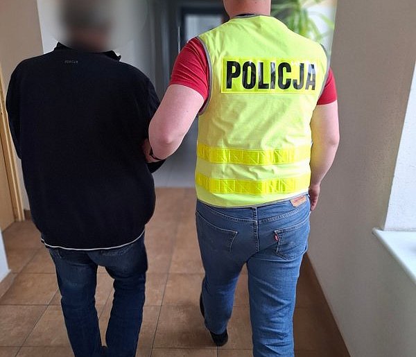 Jeden z sądowymi zakazami, drugi pod wpływem narkotyków. Obaj za kierownicą