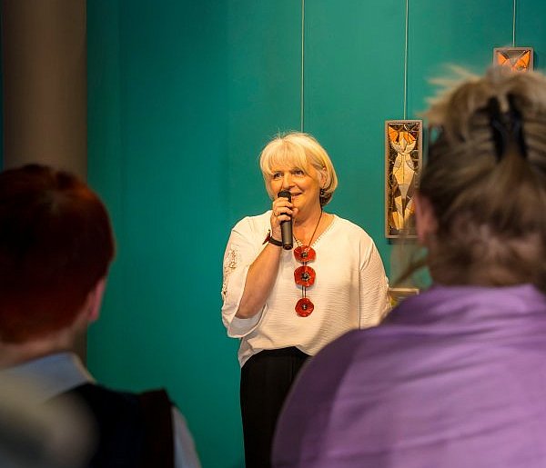 Gmina Pruszcz Gdański: W OKSiBP otwarto wystawę ceramiki Renaty Jelińskiej