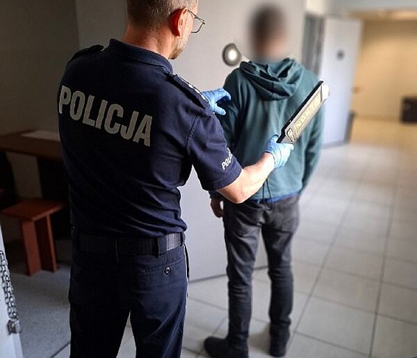 Nerwowe zachowanie ich zdradziło. Trzy zatrzymania za narkotykami w Pruszczu