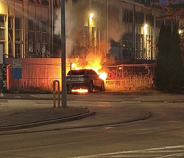 Wracali z ćwiczeń, zauważyli płonące auto. Żołnierze WOT ruszyli na pomoc