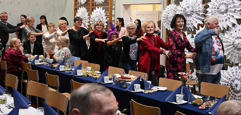 Seniorzy świętowali Nowy Rok i Dzień Babci i Dziadka w Pszczółkach