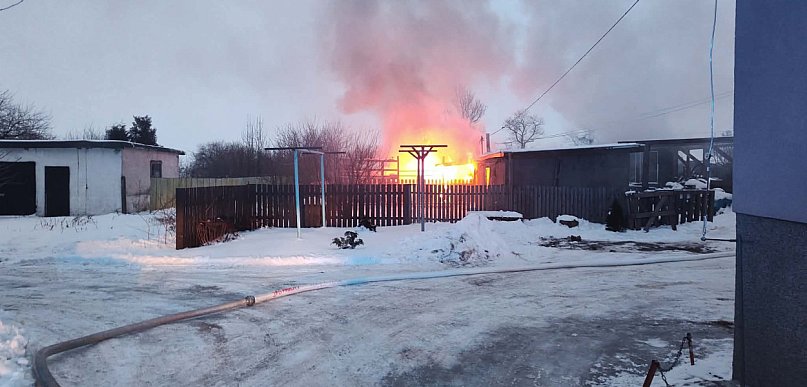 Gm. Pszczółki: Pożar garażu w Różynach