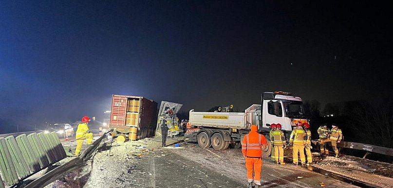 Nietrzeźwy kierowca ciężarówki i kierowca z zakazem – policja interweniuje na S6