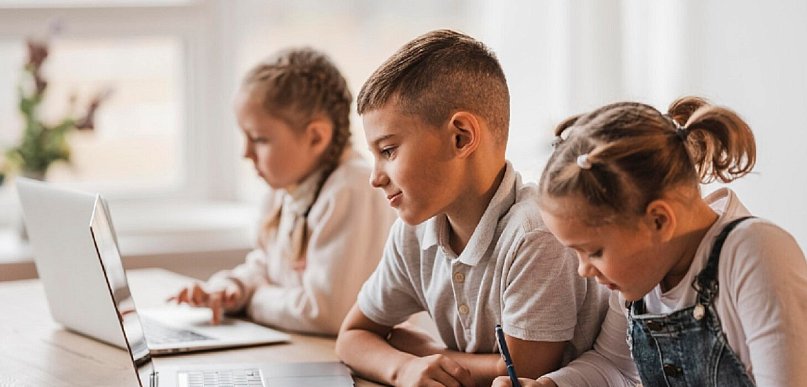 Nowoczesny sprzęt komputerowy dla szkół w gminie Trąbki Wielkie