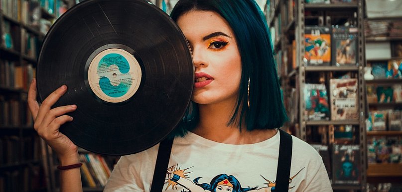 Jak wybrać idealny stojak na płyty winylowe?