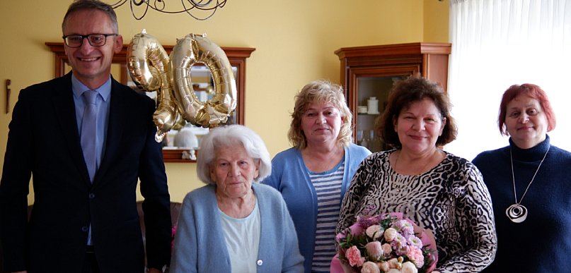 Pani Stefania świętowała 90. urodziny. Burmistrz z wizytą u Jubilatki