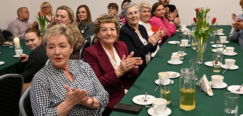Koncert i wspólna zabawa. Tak świętowano Dzień Kobiet w gminie Pszczółki