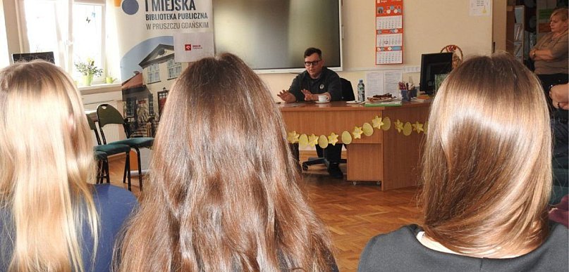 Pruszcz Gdański: Między informacją a manipulacją. Spotkanie w PiMBP