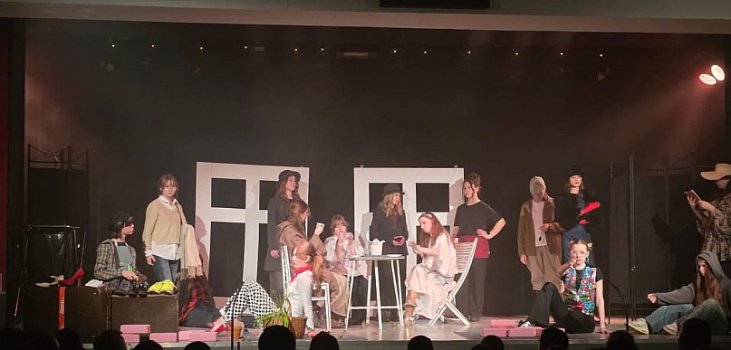 Teatralny wieczór w gminie Kolbudy. Brawa młodych aktorów!