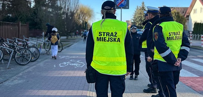 Policjanci i strażnicy miejscy we wspólnej akcji. Sprawdzali rowery i hulajnogi