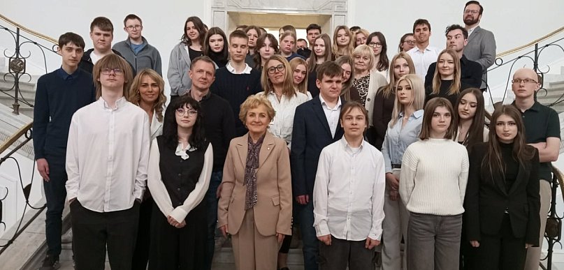 Lekcja demokracji w praktyce – młodzież z powiatu gdańskiego Sejmie