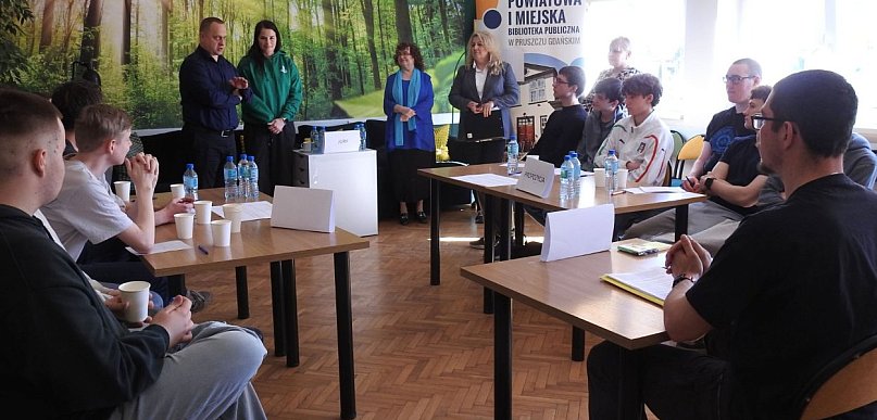 Człowiek kontra algorytm. Gorąca debata o przyszłości w pruszczańskim ogólniaku