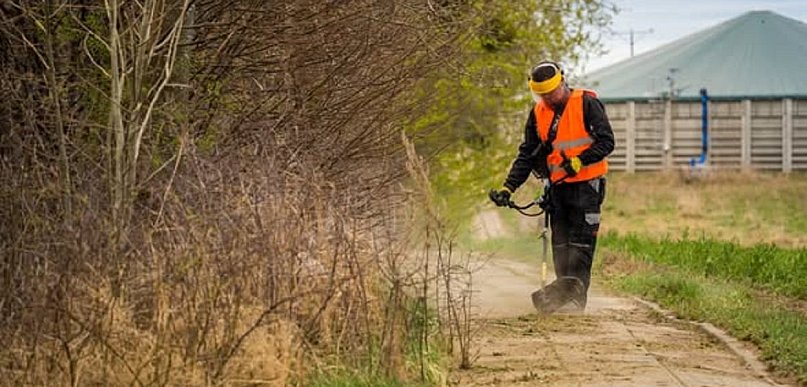 W gminie Pruszcz Gdański trwa pozimowe sprzątanie dróg i chodników
