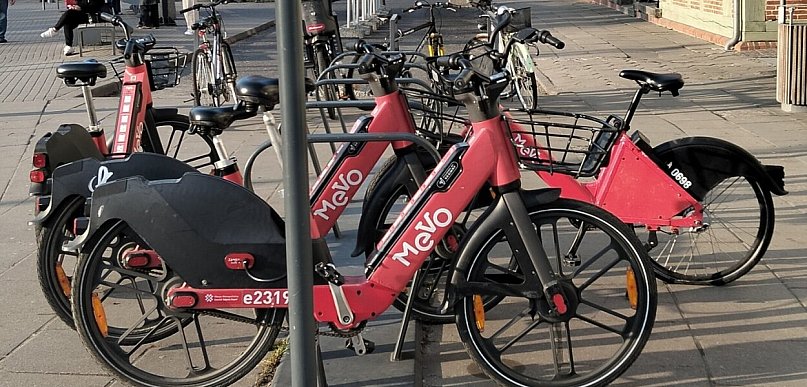 Pruszczanie chętnie korzystają z rowerów MEVO