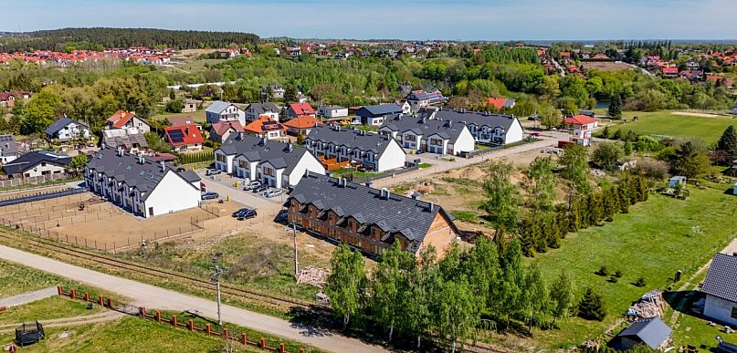 Słoneczne Juszkowo z kolejnym etapem inwestycji. Nowe domy w otoczeniu natury