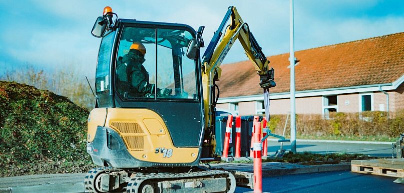 Minikoparka – co to jest, jakie ma zastosowanie i jak wybrać najlepszy model?