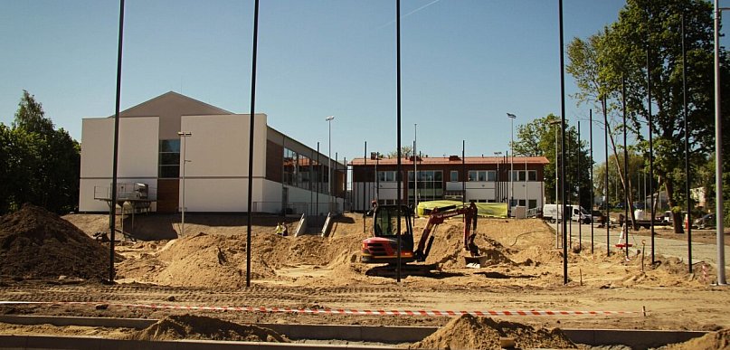 Gm. Trąbki Wielkie: Rozbudowa szkoły specjalnej w Warczu coraz bliżej końca