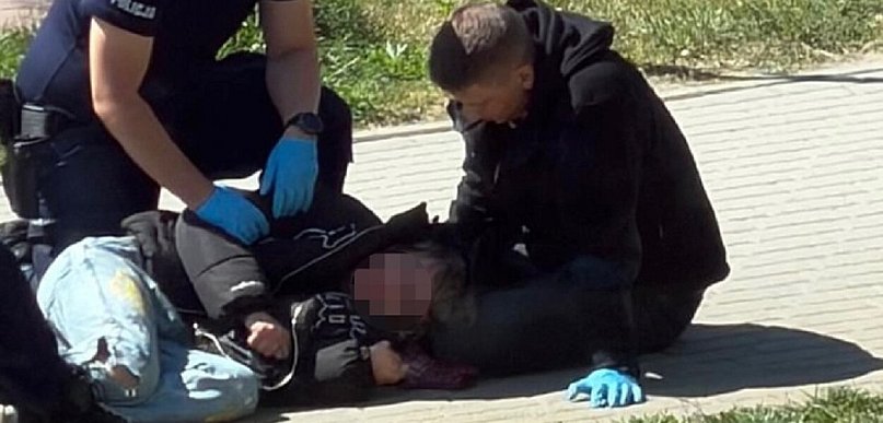 Natychmiastowa reakcja policjantów. 18-latek trafił do szpitala