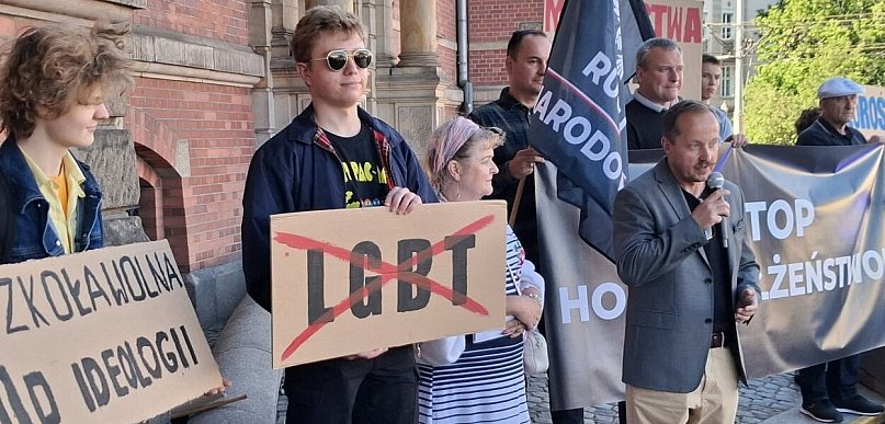 Polityka według Młodzieży Wszechpolskiej. Najpierw pielgrzymka, potem nienawiść