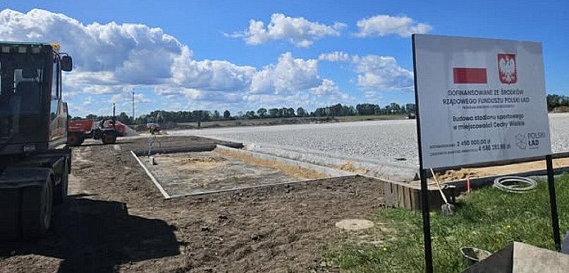 W Cedrach Wielkich powstaje stadion za niemal 5 mln złotych