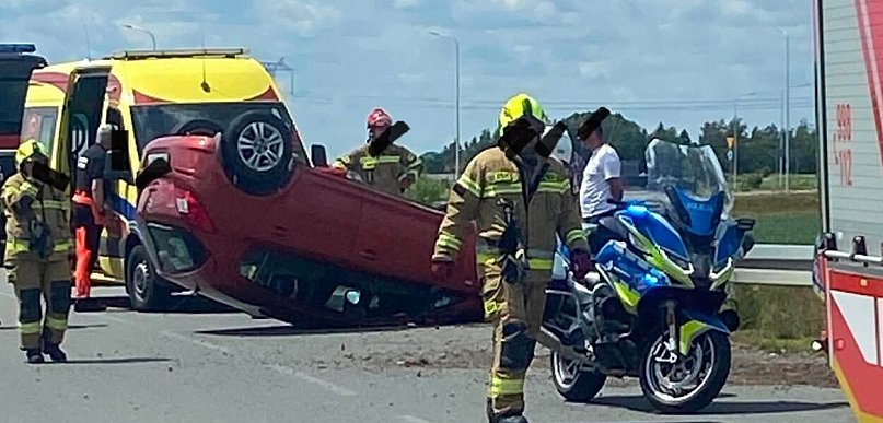Wypadek w Cedrach Małych. Interweniowały służby ratunkowe