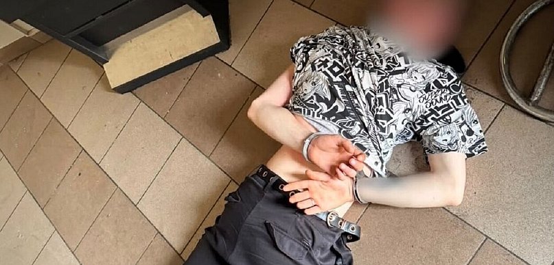Kopał psa i podnosił go za obrożę. 21-latek usłyszał zarzut