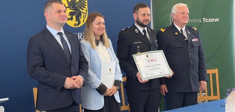 Nowa odzież ochronna dla strażaków z Cedrów Wielkich i Koszwał